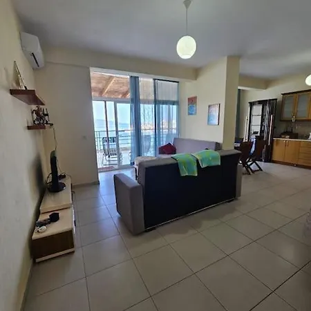 Center Apts & Beachfront View *