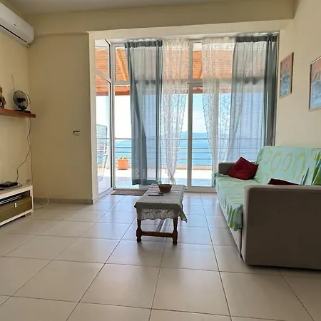 Center Apts & Beachfront View شقة